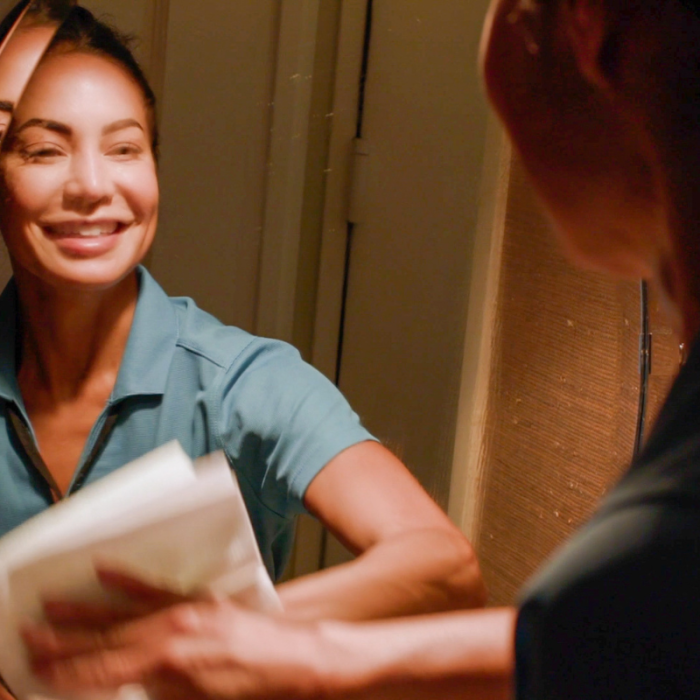 Professional housecleaner polishing a mirror for a clear reflection — symbolizing transparency in housecleaning prices.