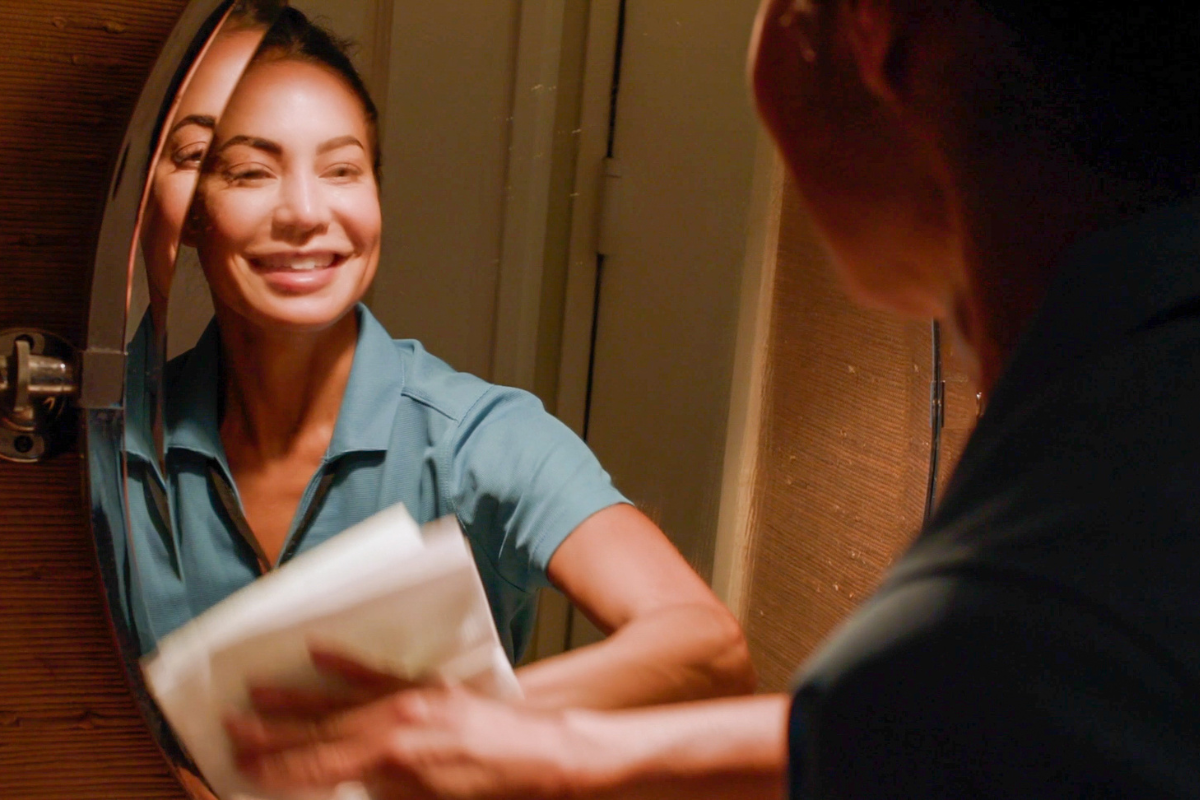 Professional housecleaner polishing a mirror for a clear reflection — symbolizing transparency in housecleaning prices.